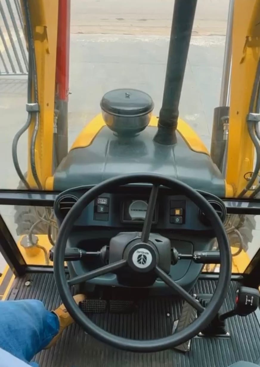 Retroescavadeira New Holland B95B 2023 - Imagem 2