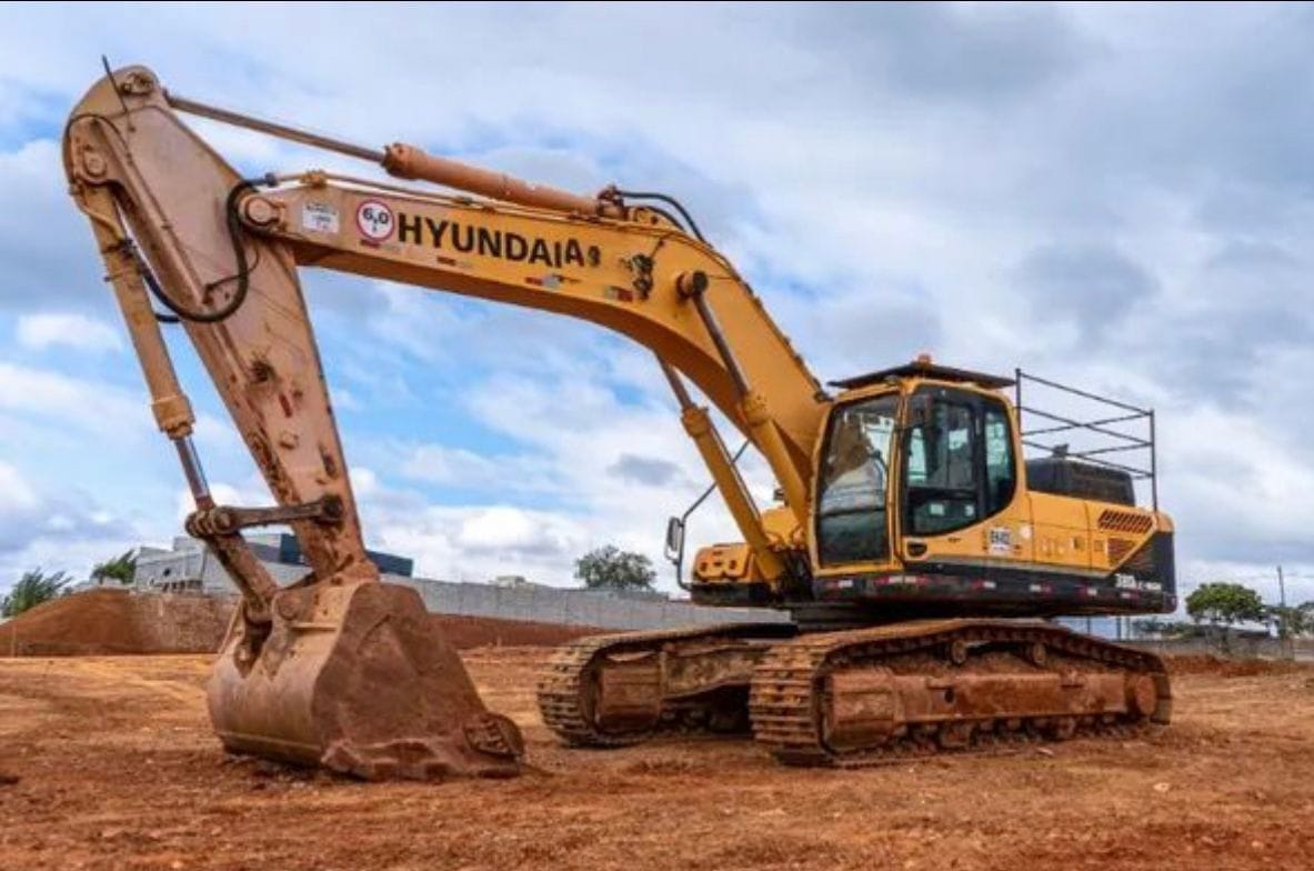 Escavadeira Hyundai R380 2013 - Imagem 1