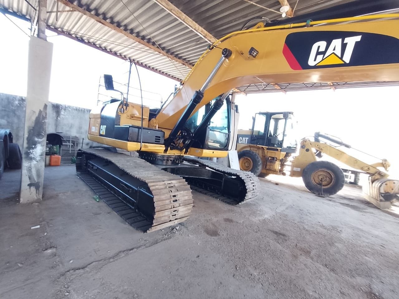 Escavadeira Caterpillar 323D2 LME 2014 - Imagem 1