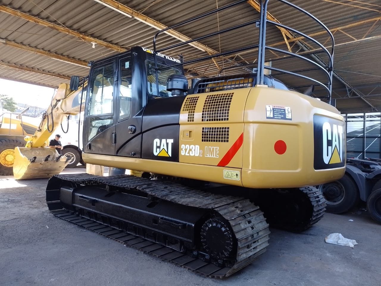 Escavadeira Caterpillar 323D2 LME 2014 - Imagem 2
