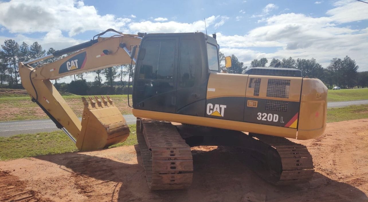 Escavadeira Caterpillar 320DL 2012 - Imagem 2