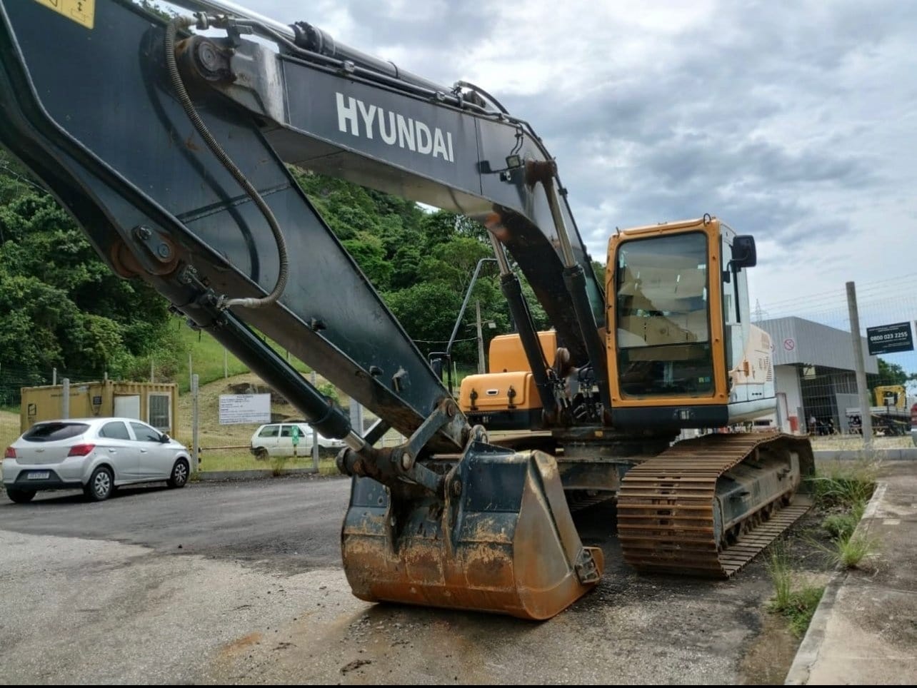 Escavadeira Hyundai 220 2021 - Imagem 2