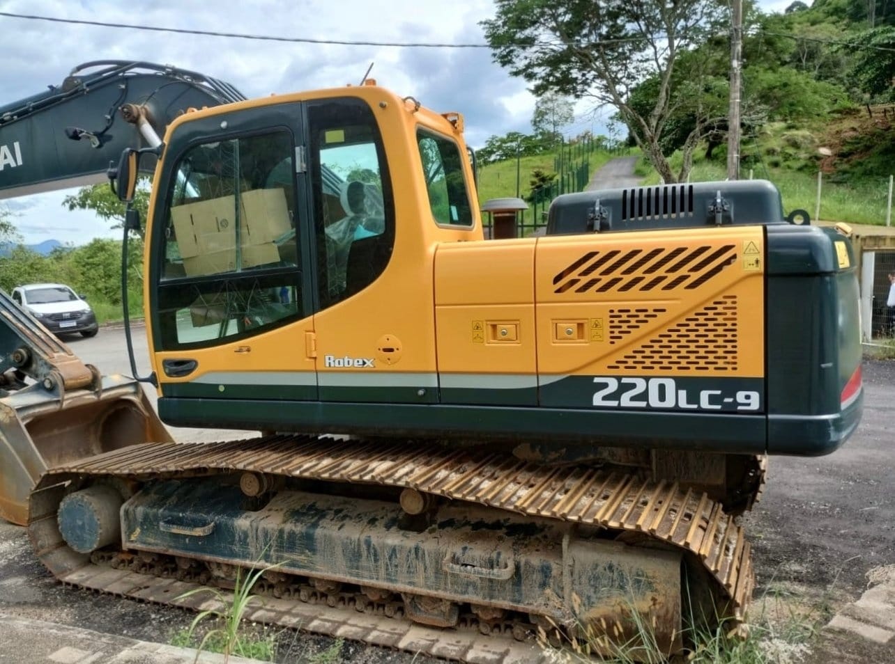Escavadeira Hyundai 220 2021 - Imagem 3
