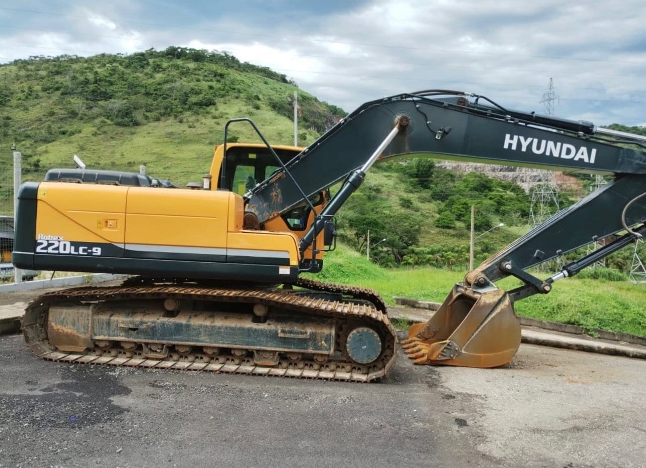 Escavadeira Hyundai 220 2021 - Imagem 4