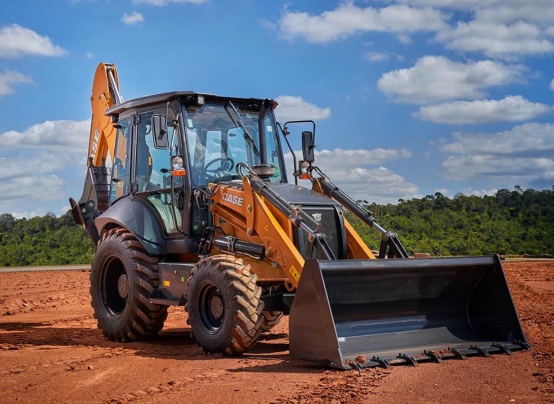 Retroescavadeira Case Construction 580M 2023 - Imagem 1