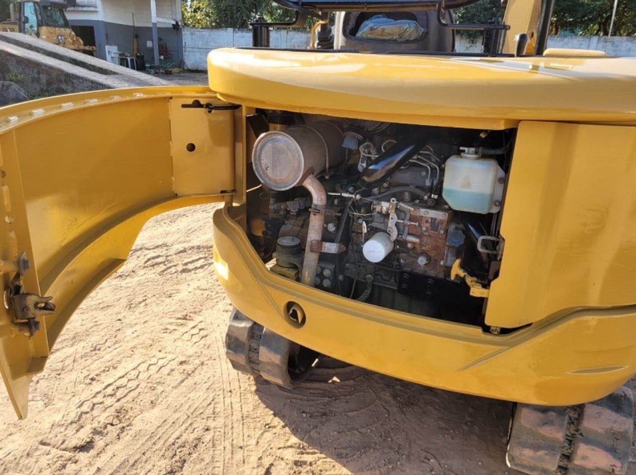 Escavadeira Caterpillar 302.5C 2011 - Imagem 3