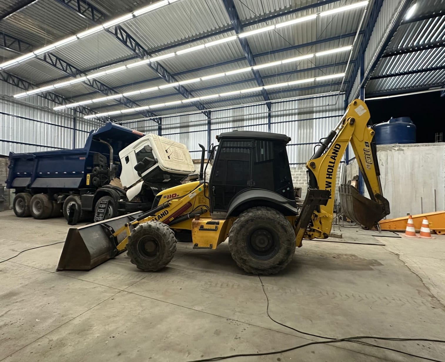 Retroescavadeira New Holland LB110 - Imagem 3