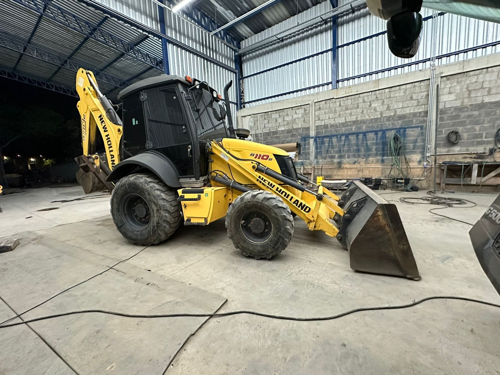 Retroescavadeira New Holland LB110 - Imagem 4