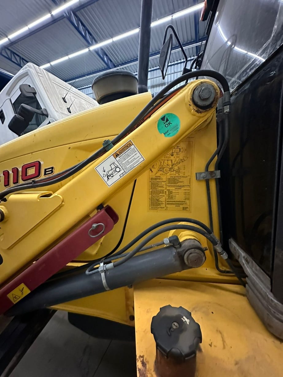 Retroescavadeira New Holland LB110 - Imagem 5