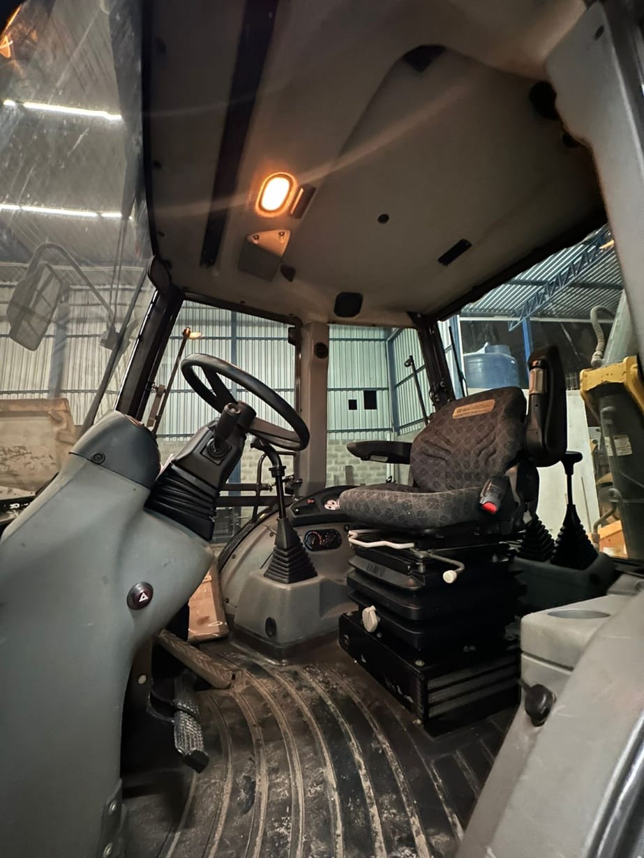 Retroescavadeira New Holland LB110 - Imagem 6