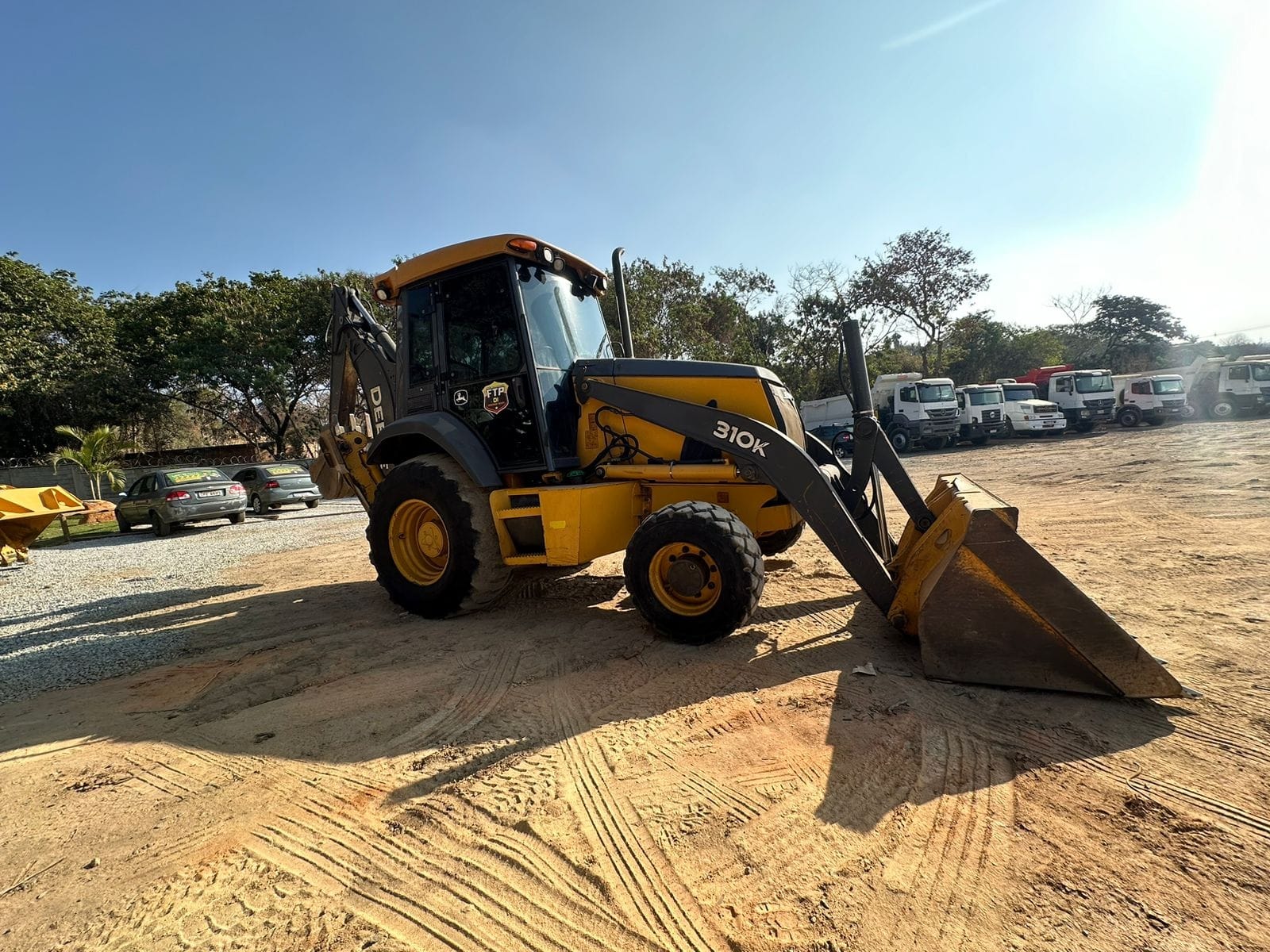 Retroescavadeira John Deere 310K - Imagem 2