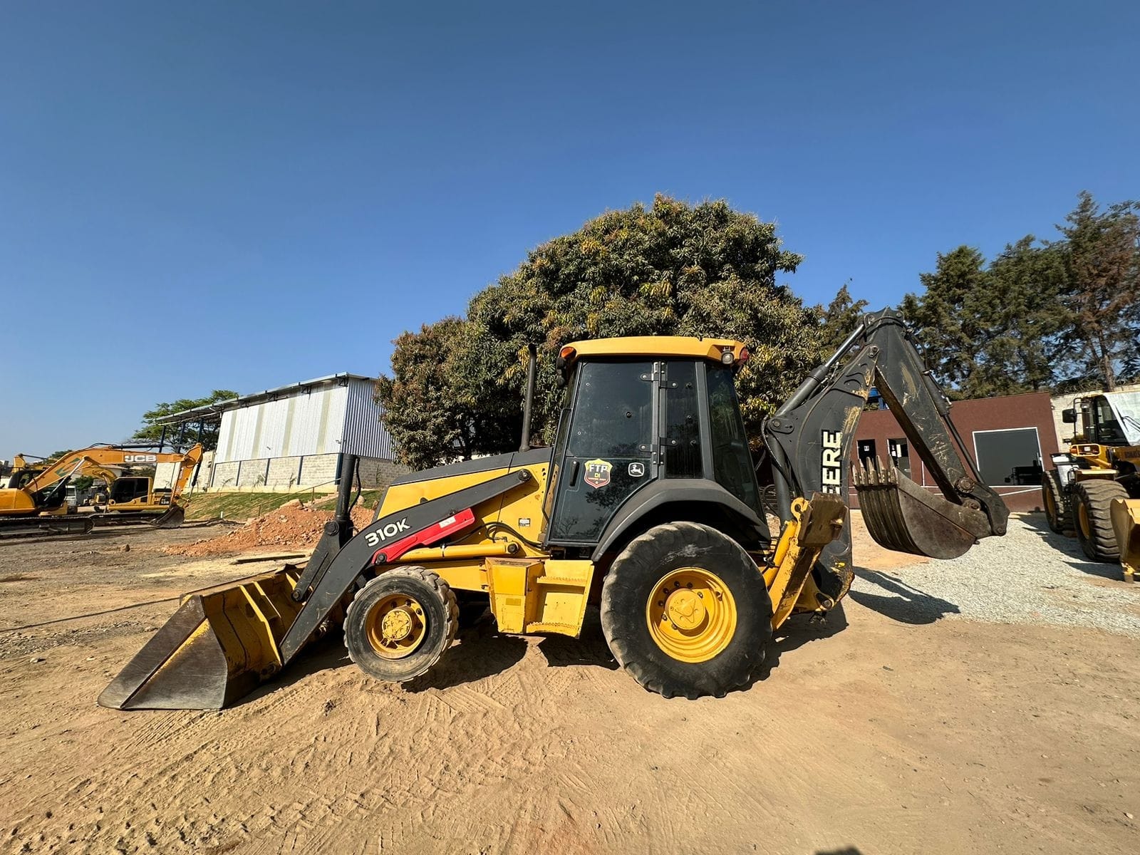 Retroescavadeira John Deere 310K - Imagem 3