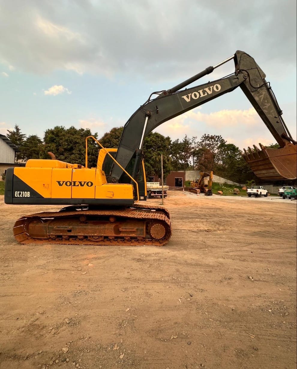 Escavadeira Volvo EC210B 2014 - Imagem 1