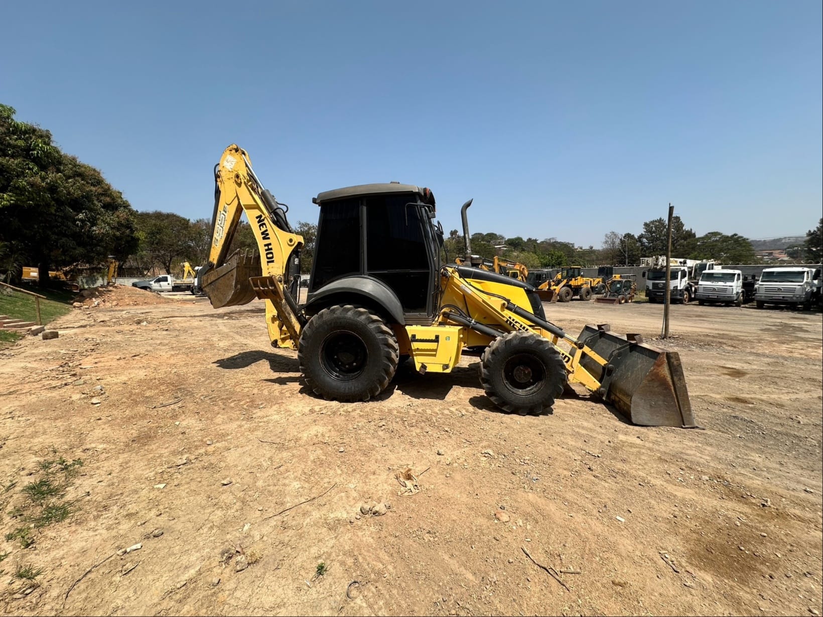Retroescavadeira New Holland B95B - Imagem 3
