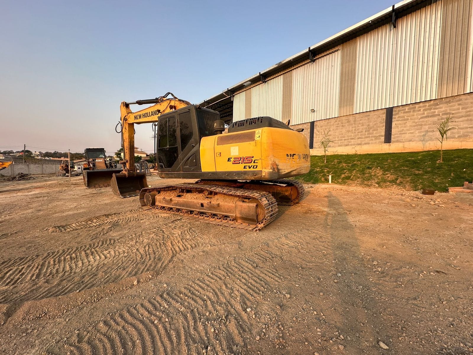 Escavadeira New Holland E215 2018 - Imagem 2