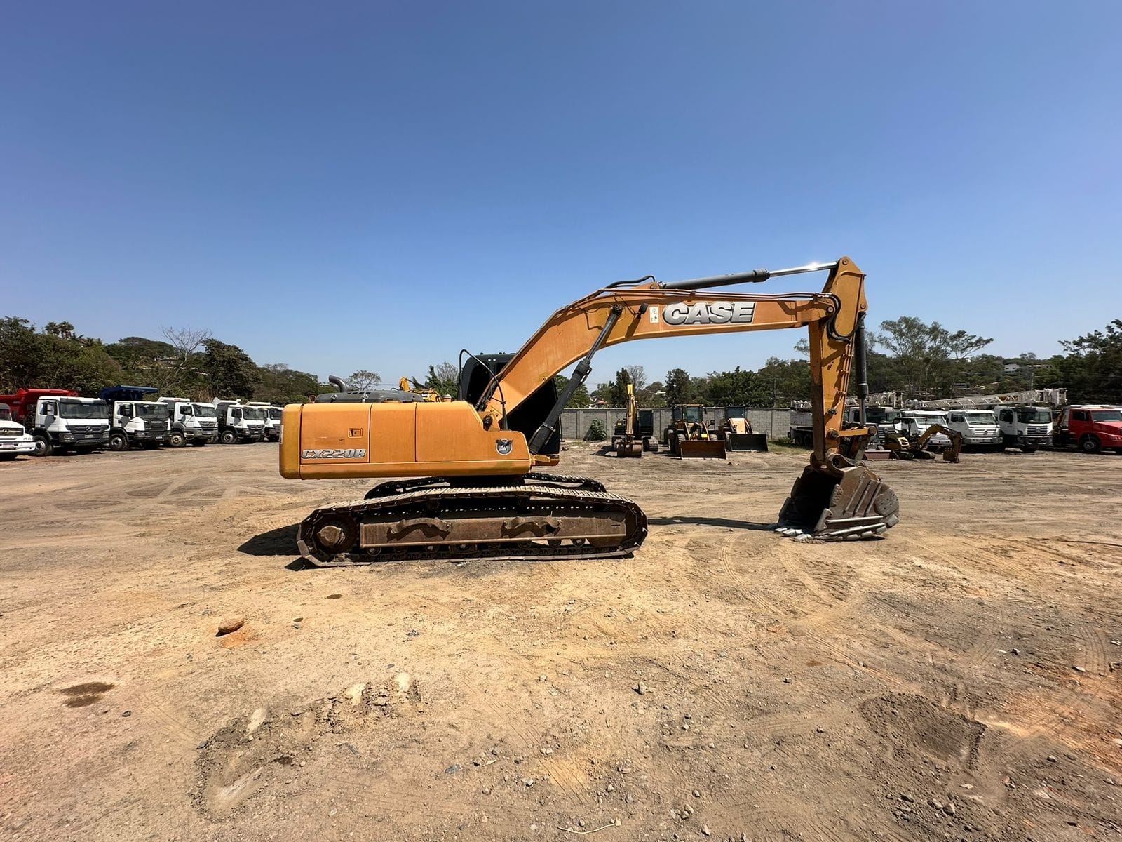 Escavadeira Case Construction CX220B 2013 - Imagem 1