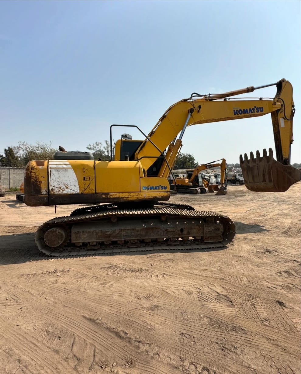 Escavadeira Komatsu PC240 - Imagem 3