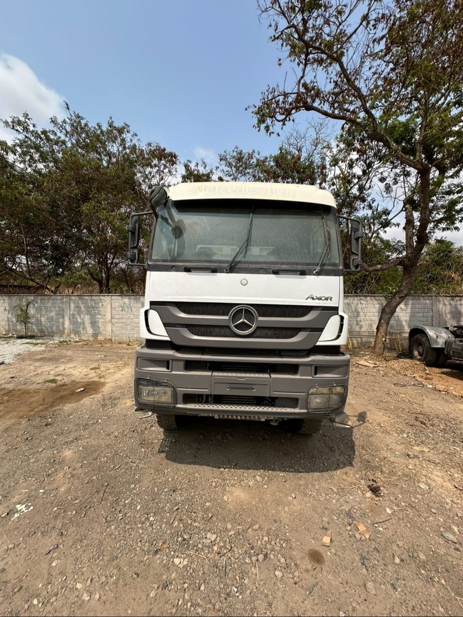 Caminhão Mecedes Benz AXOR 4144 - Imagem 2