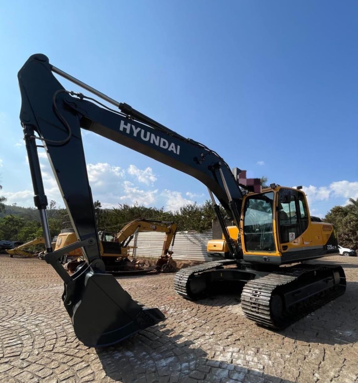 Escavadeira Hyundai R220LC-9 2018 - Imagem 1