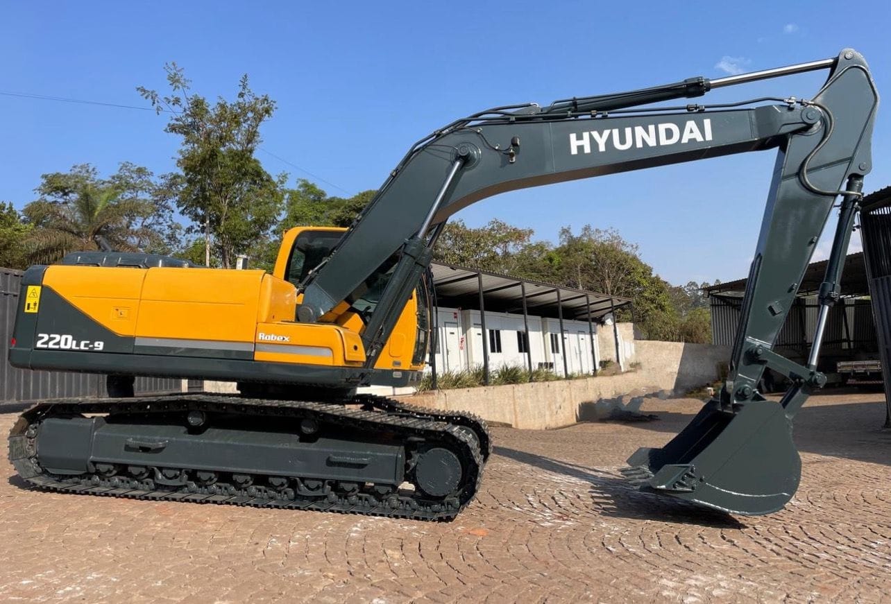 Escavadeira Hyundai R220LC-9 2018 - Imagem 2