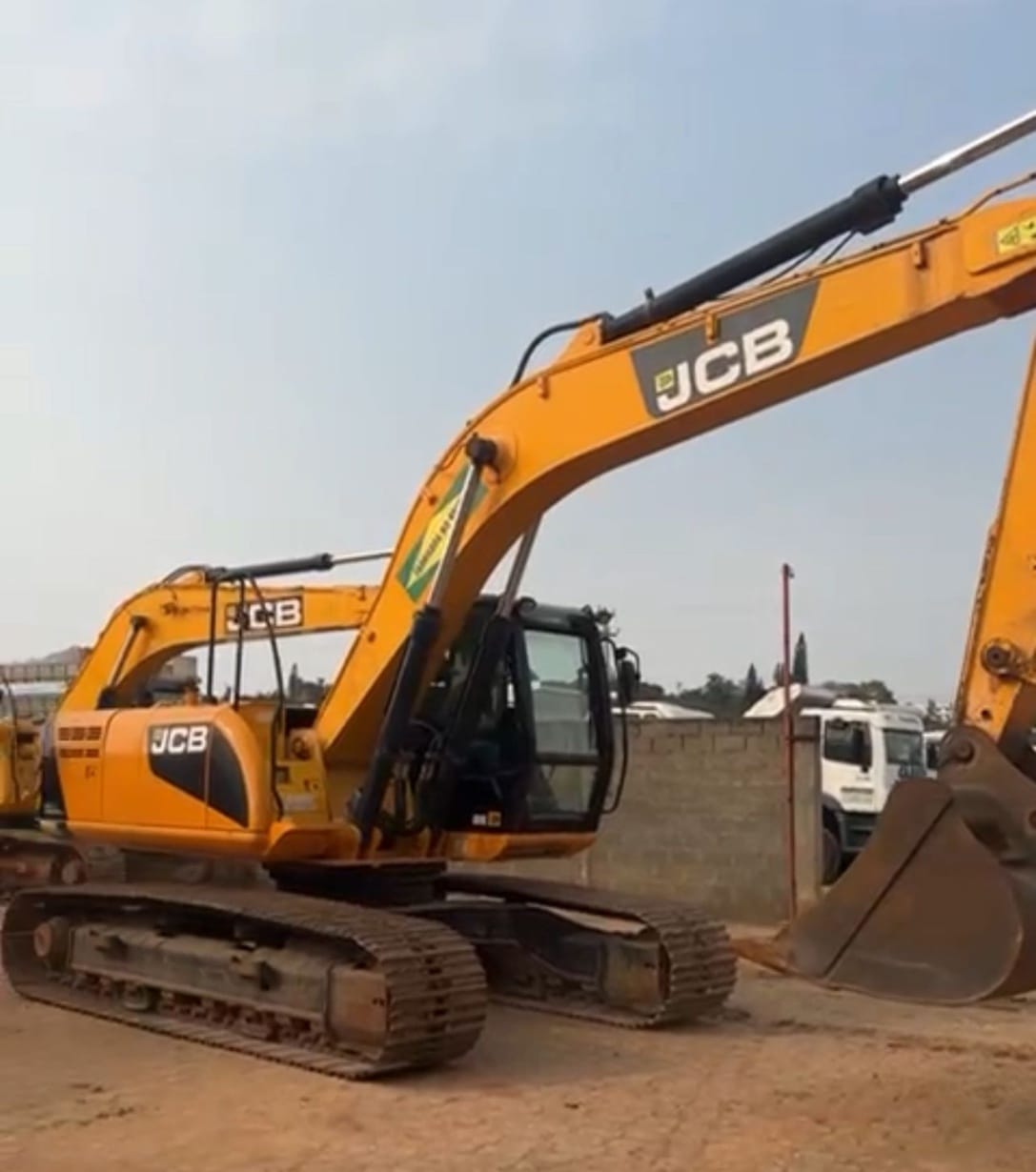 Escavadeira JCB JS200 2014 - Imagem 1