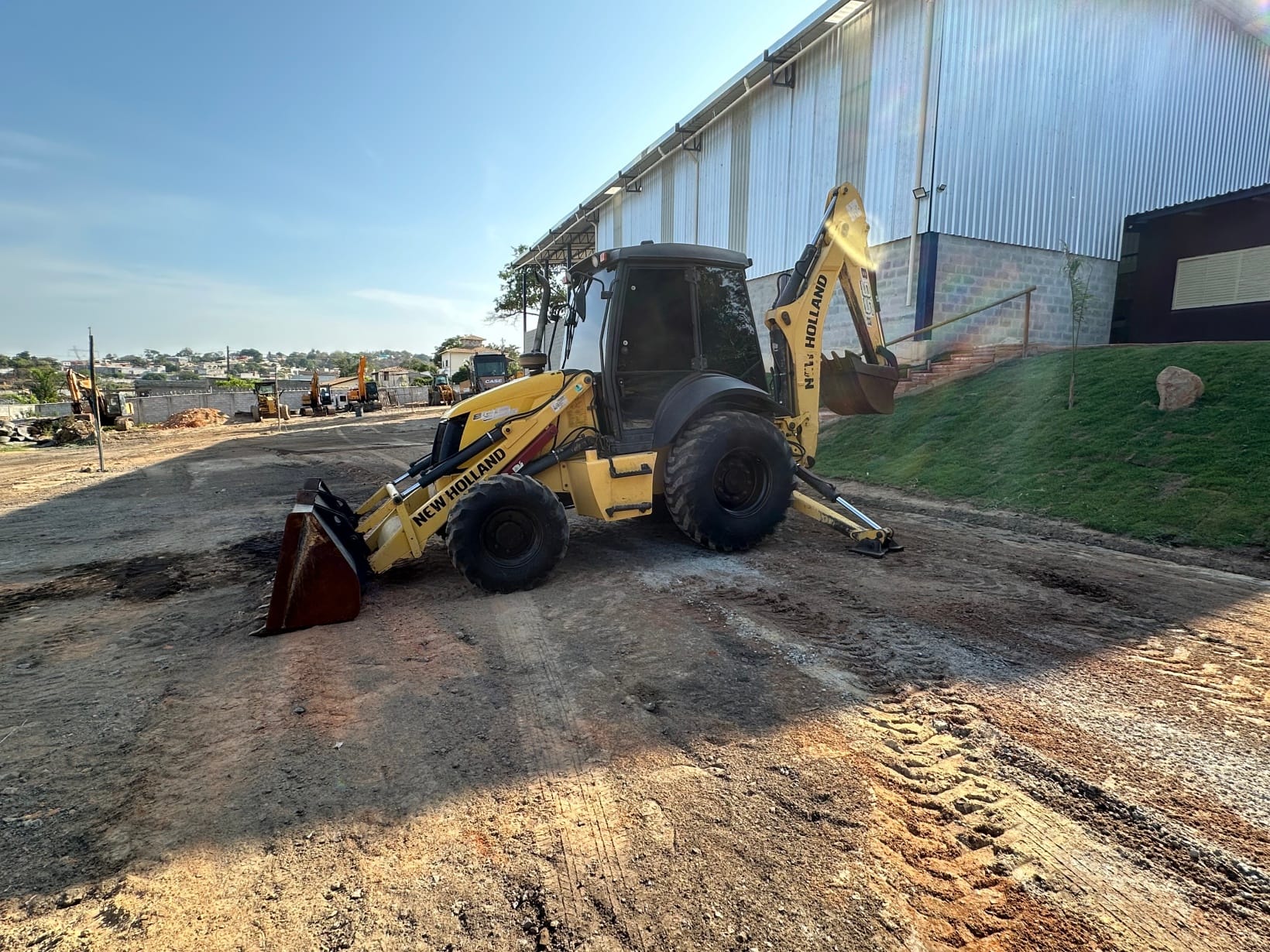 Retroescavadeira New Holland B95B 2018 - Imagem 1