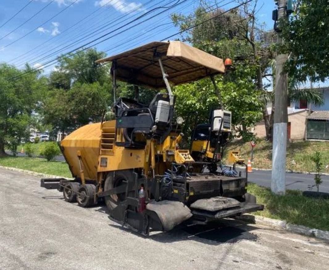 Vibroacabadora Caterpillar AP300 2011 - Imagem 1