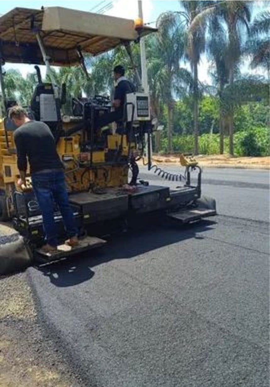 Vibroacabadora Caterpillar AP300 2011 - Imagem 3