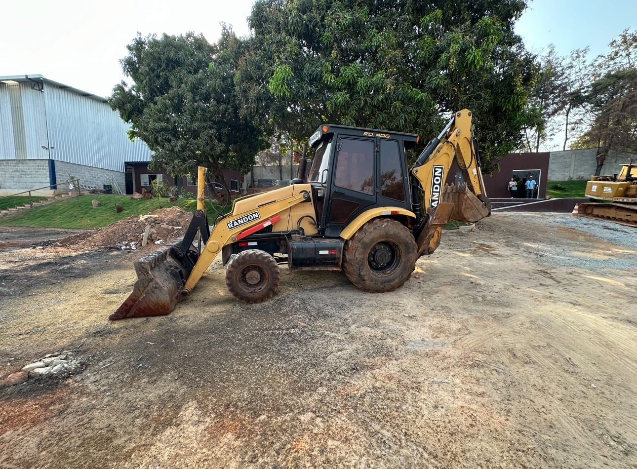 Retroescavadeira Randon RD406 4x4 2020 - Imagem 2