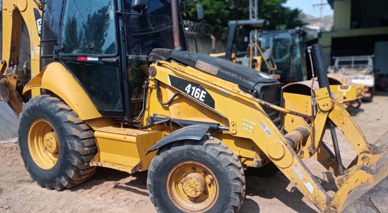 Retroescavadeira Caterpillar 416E 2013 - Imagem 1