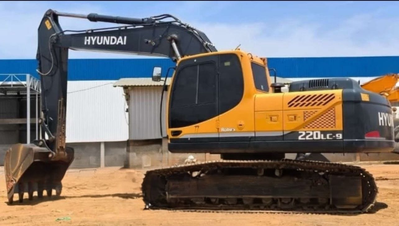 Escavadeira Hyundai R220LC-9 2024 - Imagem 1