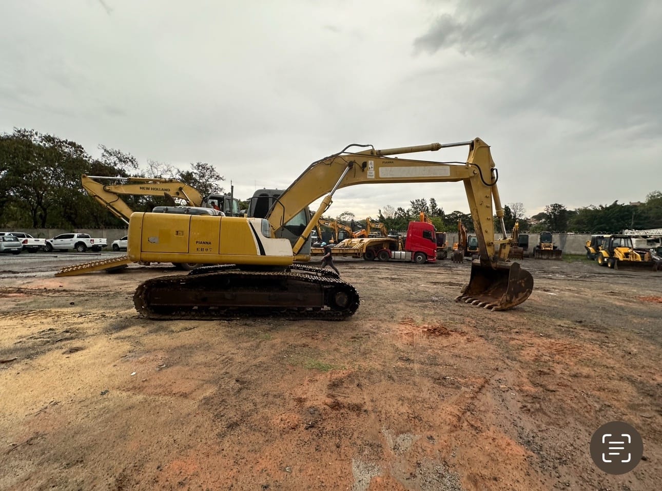 Escavadeira New Holland  E215 B 2010 - Imagem 3