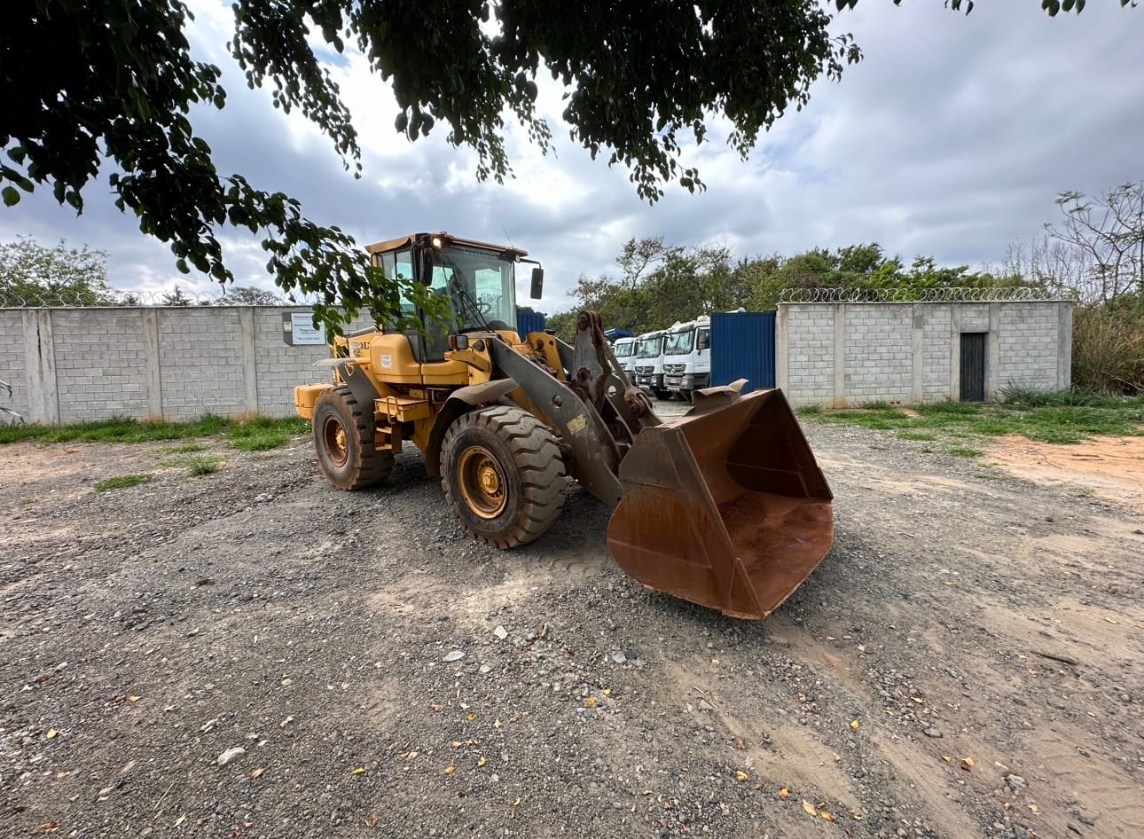 Pá Carregadeira Volvo L90 - Imagem 1
