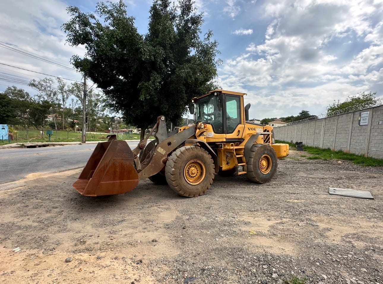 Pá Carregadeira Volvo L90 - Imagem 2