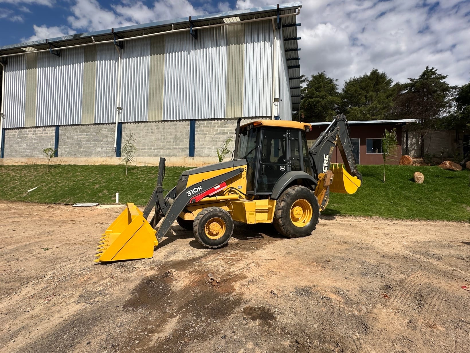 Retroescavadeira John Deere 310K 2014 - Imagem 1