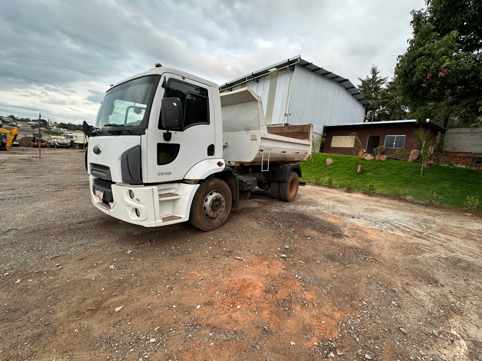 Caminhão Ford CARGO 1519 E Turbo 2013 - Imagem 1