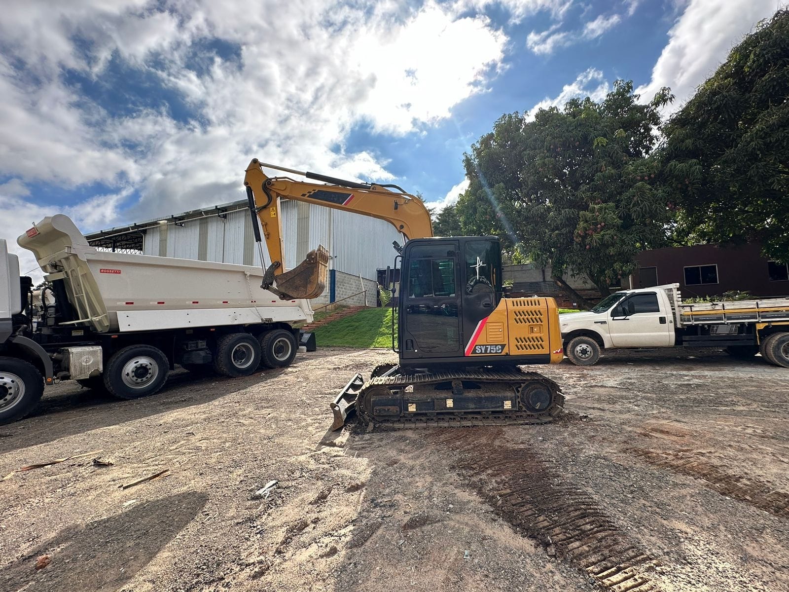 Escavadeira SANY SY75C - Imagem 1