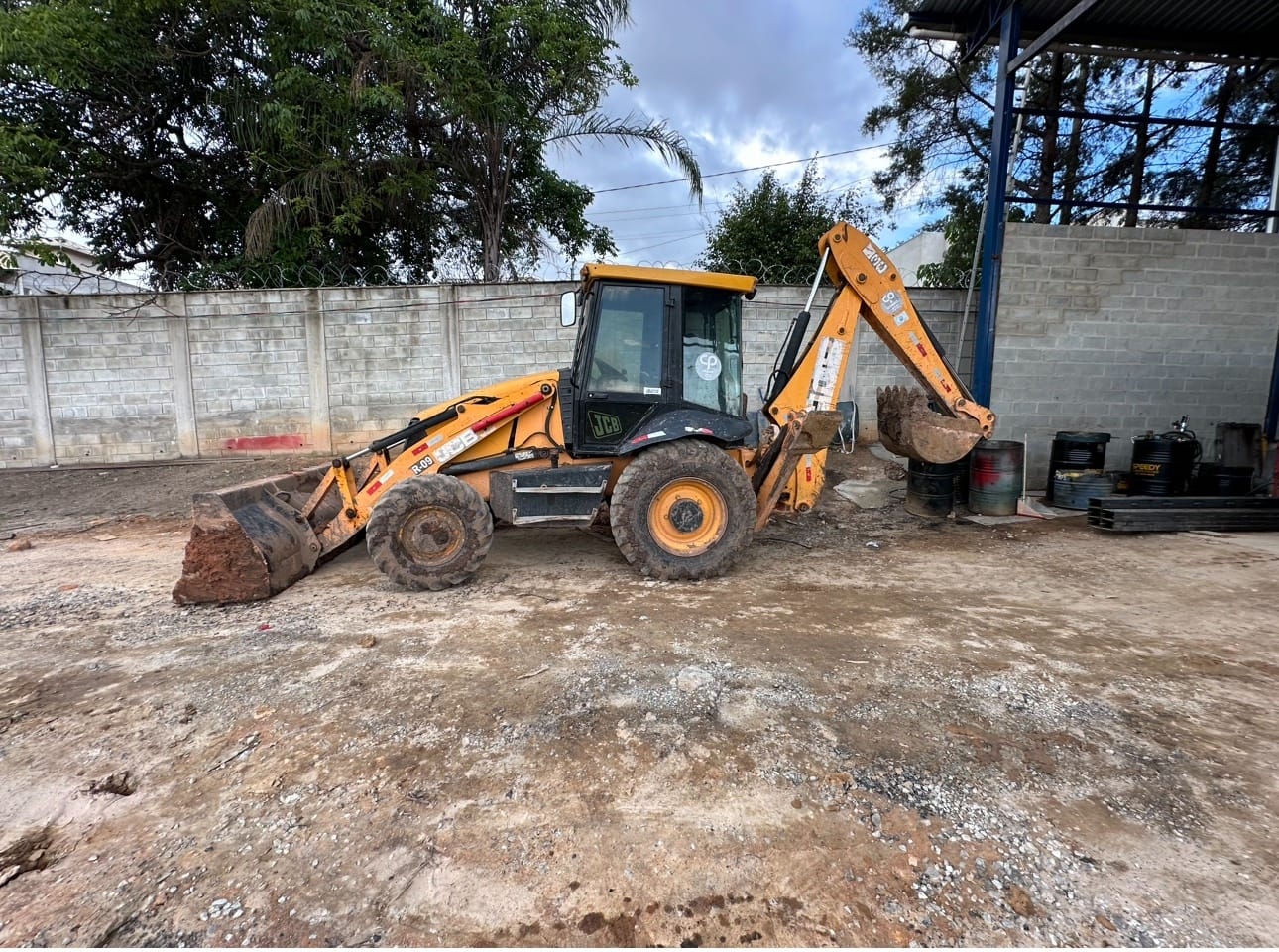 Retroescavadeira JCB 3CX 2011 - Imagem 2