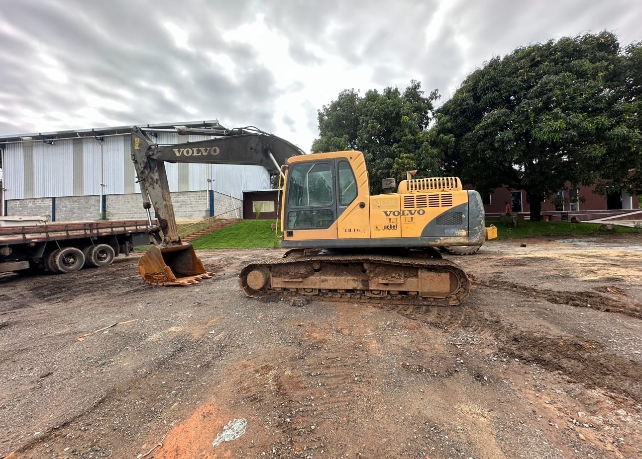 Escavadeira Volvo EC210B 2009 - Imagem 1