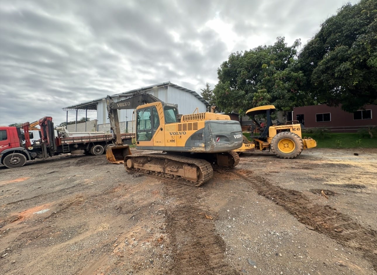 Escavadeira Volvo EC210B 2009 - Imagem 3