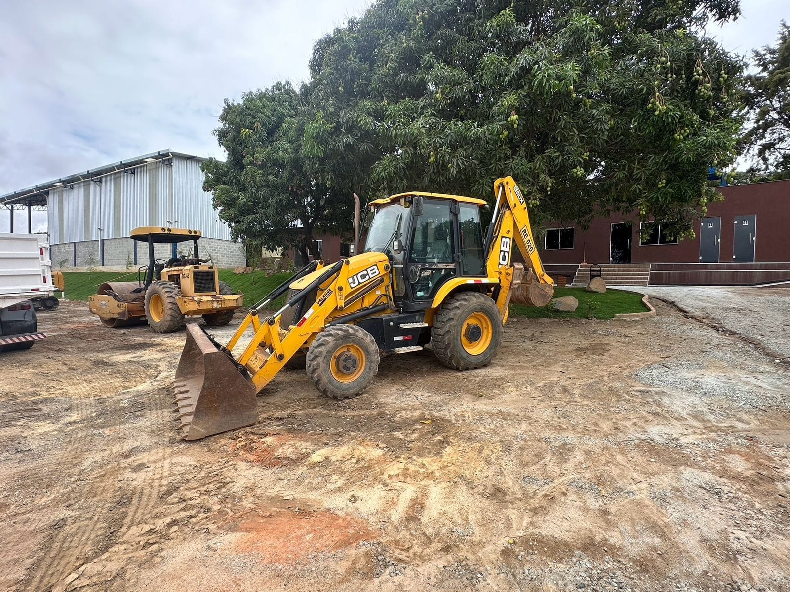 Retroescavadeira JCB 3CX - Imagem 1