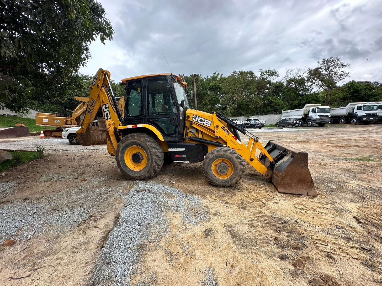 Retroescavadeira JCB 3CX - Imagem 3