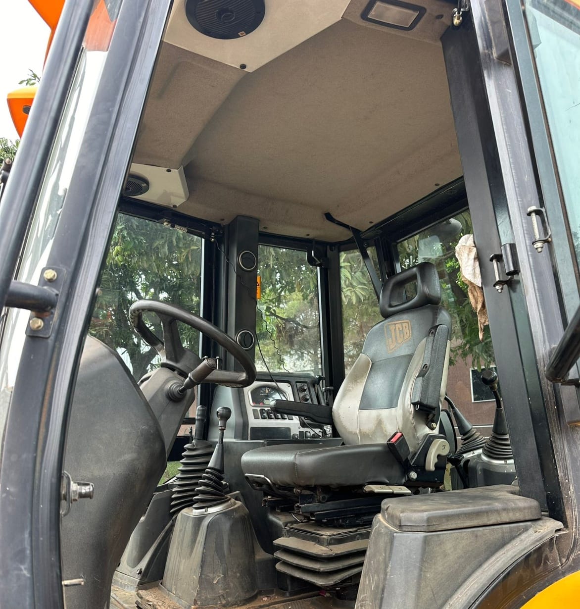 Retroescavadeira JCB 3CX - Imagem 5