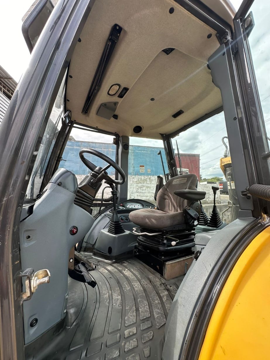 Retroescavadeira New Holland B110B - Imagem 5