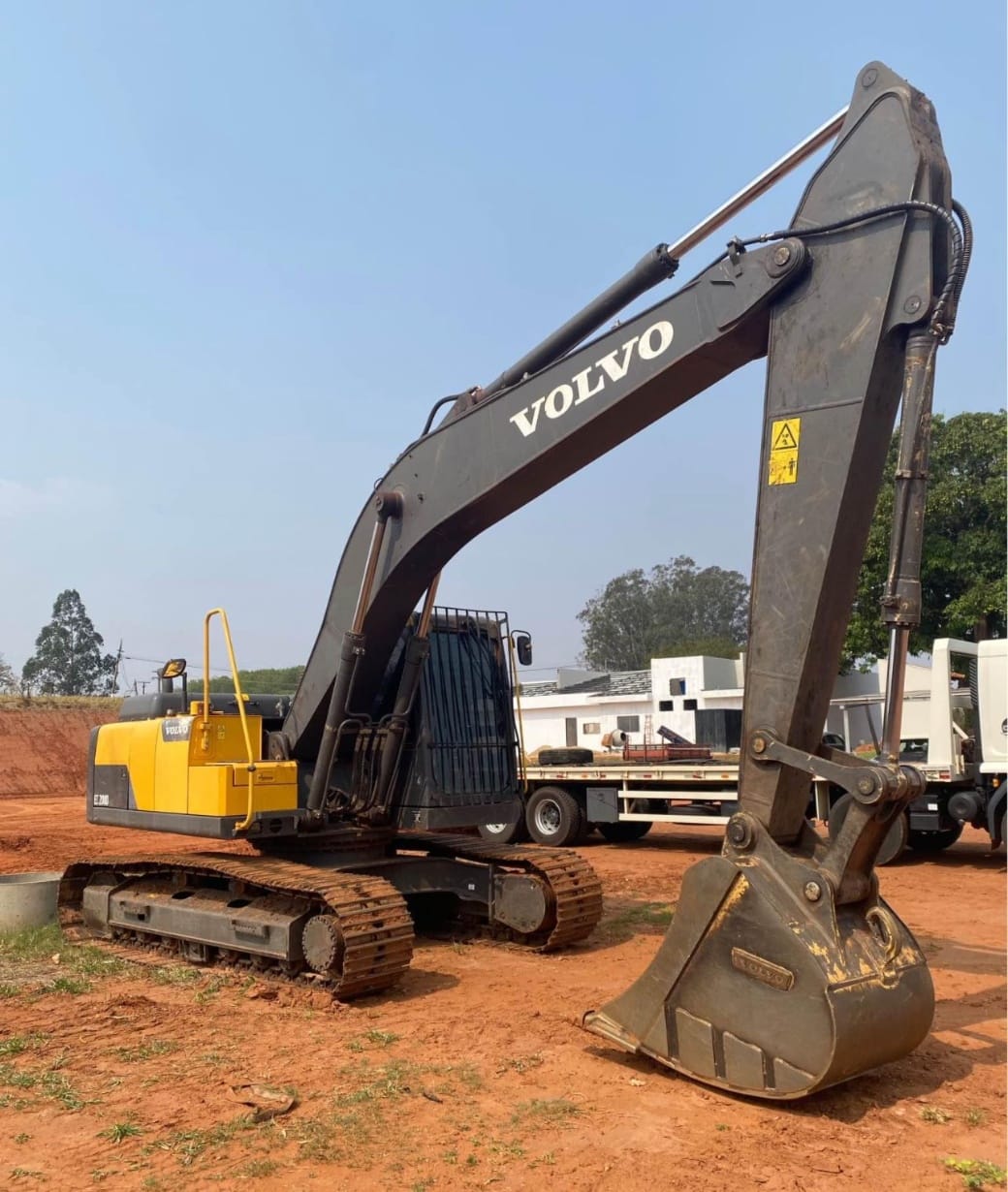 Escavadeira Volvo EC200D 2022 - Imagem 1