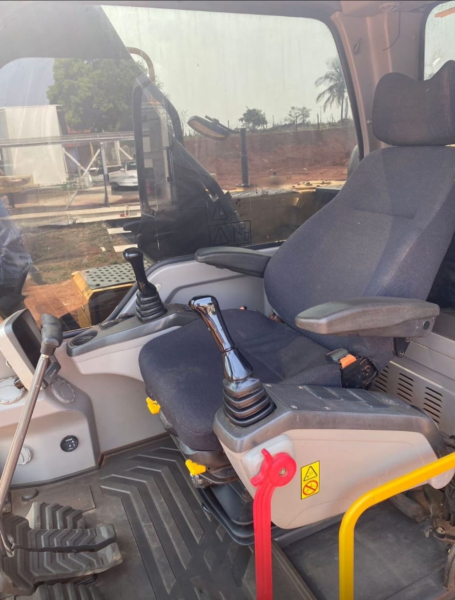 Escavadeira Volvo EC200D 2022 - Imagem 2