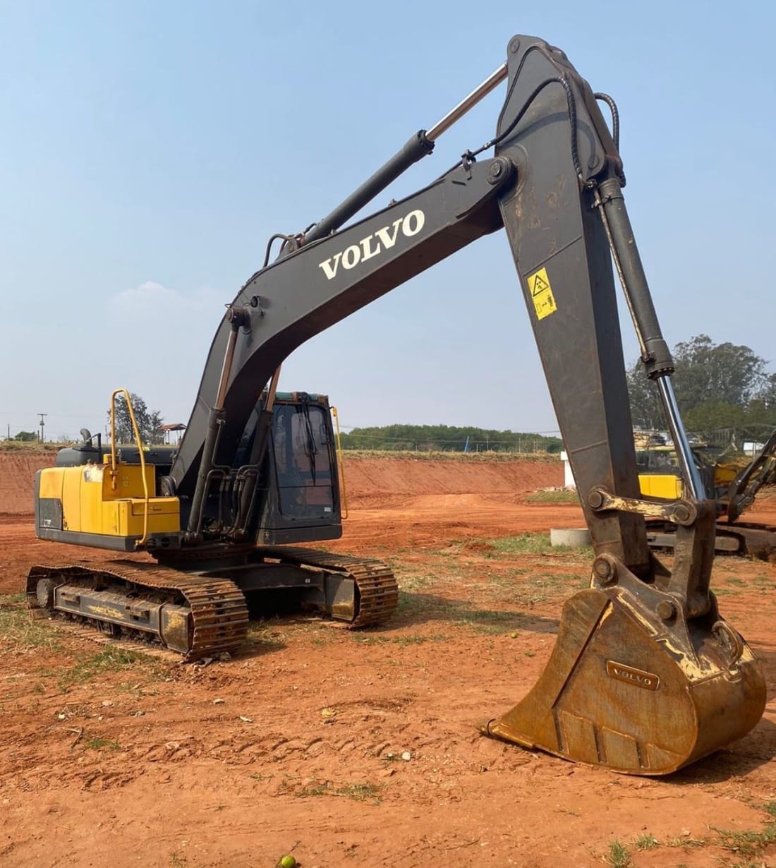 Escavadeira Volvo EC200D 2021 - Imagem 1