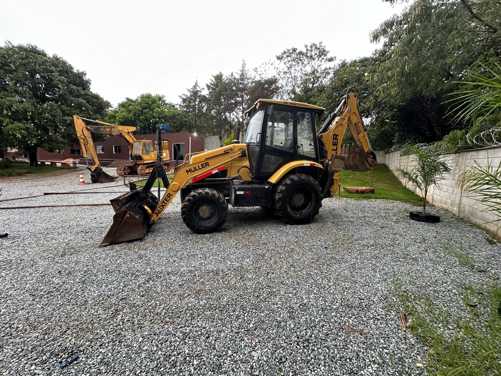 Retroescavadeira Müller MR 406 2023 - Imagem 2