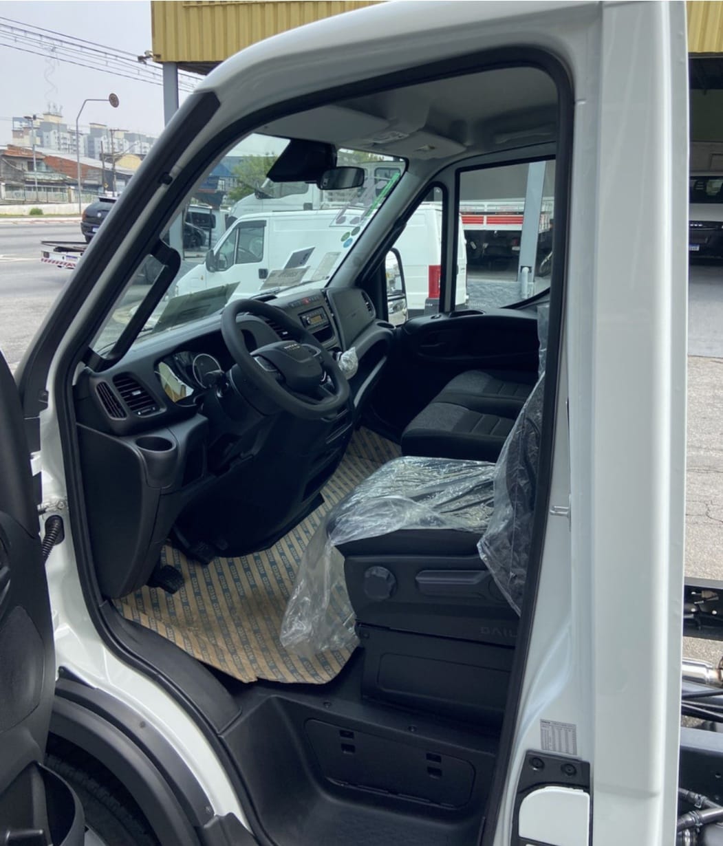 Caminhão Iveco DAILY 35-150 CS	 2024 - Imagem 3