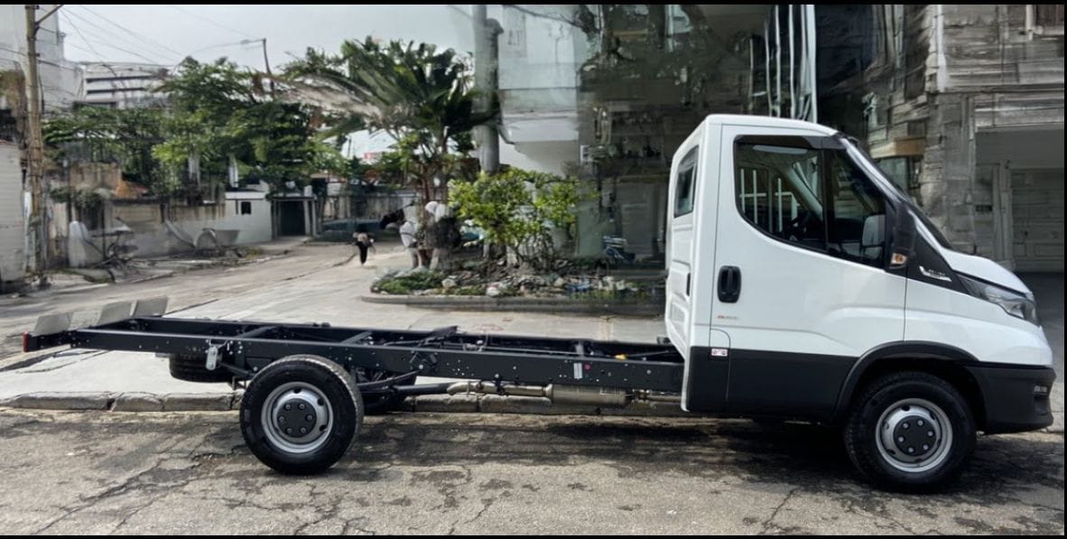 Caminhão Iveco DAILY 35-150 CS	 2024 - Imagem 5